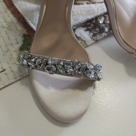 Jewel Badgley Mischka Dash Ankle Strap Kitten Heel NWOT - Picture 2 of 8